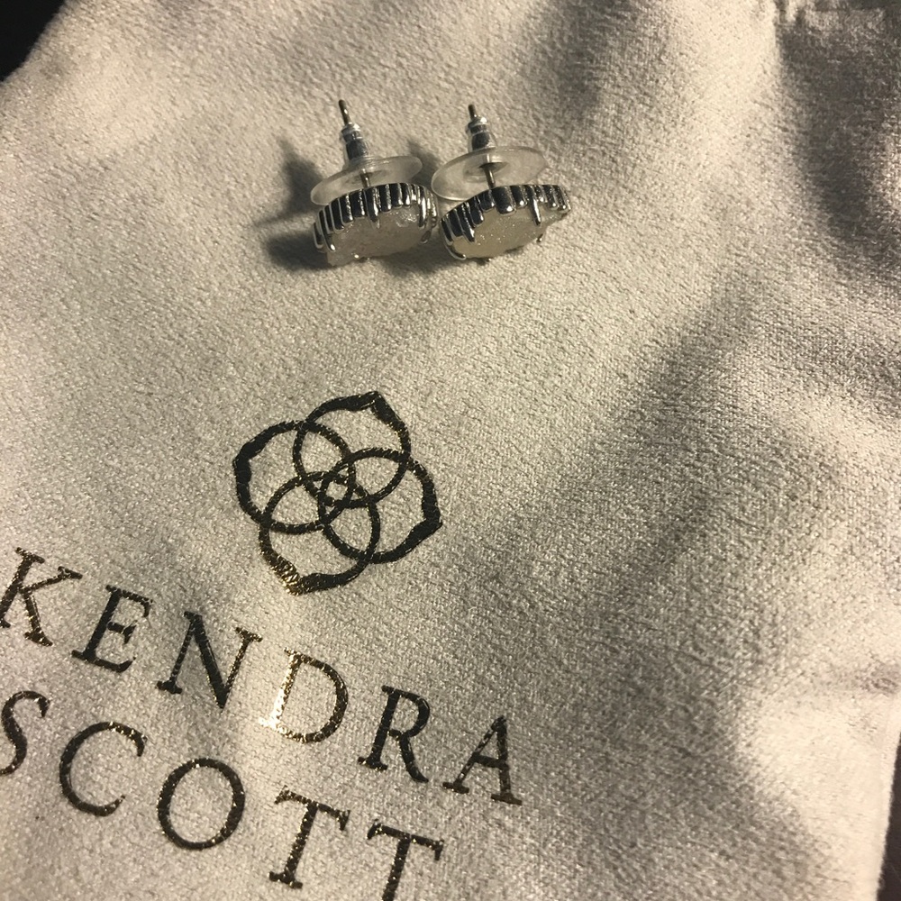 HOST PICK🎉Kendra Scott Tessa earrings - Picture 2 of 4